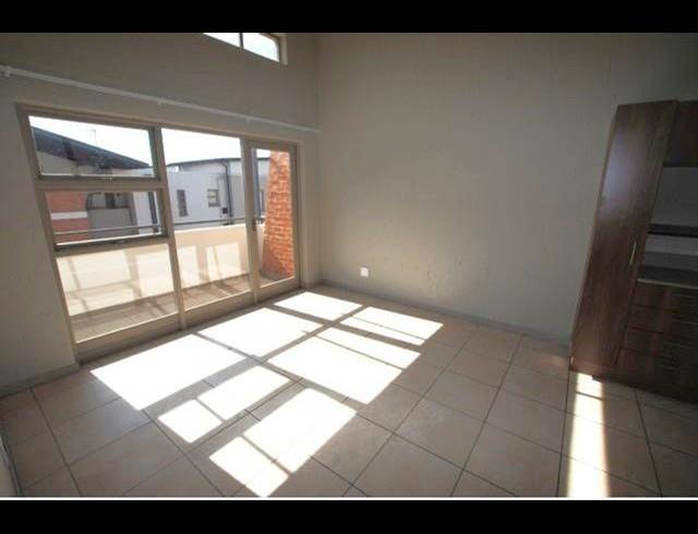 1 BEDROOM APARTMENT FOR SALE IN LONEHILL
